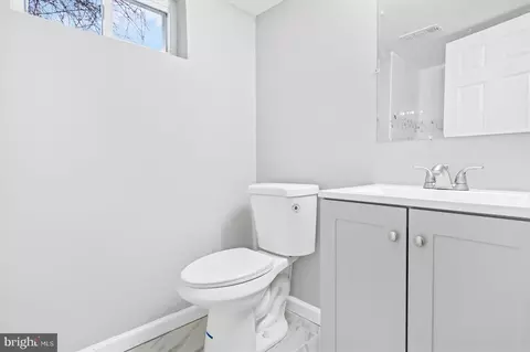 Bath - 320 Seward Ave, Brooklyn, MD 21225 photo 3 of 4