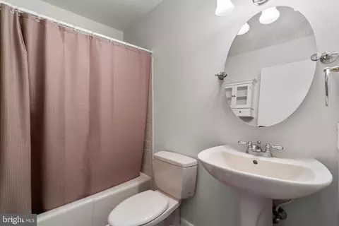 Bath - 3360 Easton Rd, Edgewater, MD 21037 photo 2 of 3