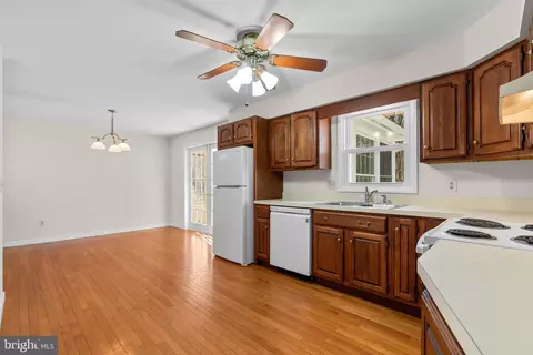 Kitchen - 3360 Easton Rd, Edgewater, MD 21037 photo 4 of 5