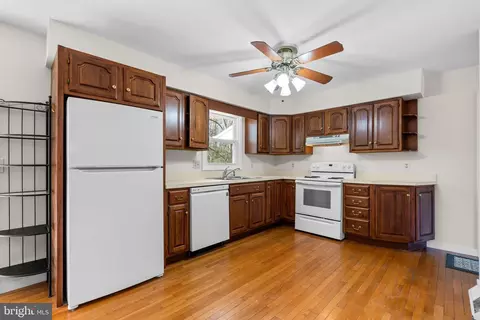 Kitchen - 3360 Easton Rd, Edgewater, MD 21037 photo 2 of 5