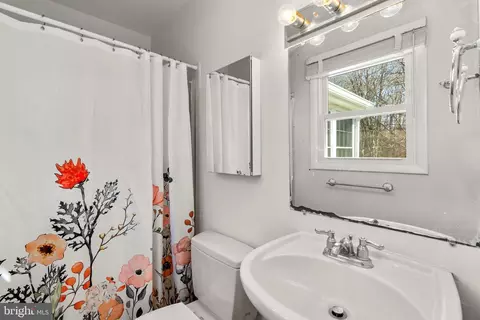 Bath - 3360 Easton Rd, Edgewater, MD 21037 photo 1 of 3