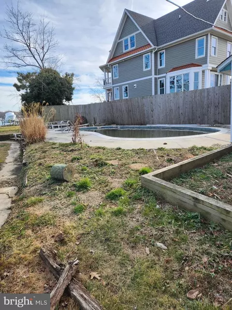 Exterior - 7805 Southwest Rd, Pasadena, MD 21122 photo 2 of 3