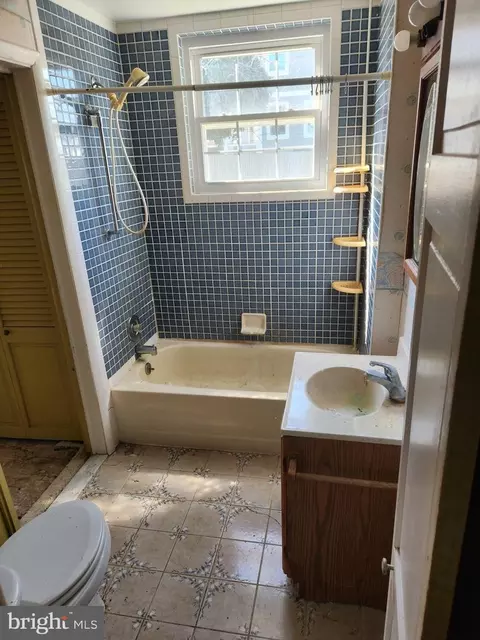 Bath - 7805 Southwest Rd, Pasadena, MD 21122 photo 1 of 4