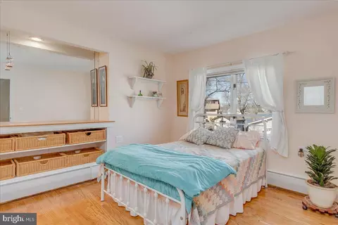 Bedroom - 1652 Cliff Dr, Edgewater, MD 21037 photo 4 of 4