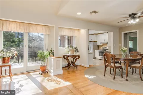 Dining - 1652 Cliff Dr, Edgewater, MD 21037 photo 1 of 3