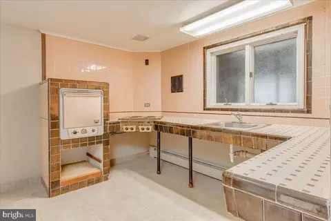 Bath - 1652 Cliff Dr, Edgewater, MD 21037 photo 4 of 6