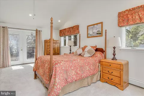 Bedroom - 1652 Cliff Dr, Edgewater, MD 21037 photo 3 of 4