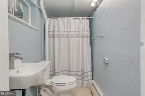 Bath - 1652 Cliff Dr, Edgewater, MD 21037 photo 6 of 6