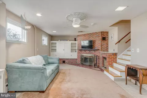 Living - 1652 Cliff Dr, Edgewater, MD 21037 photo 5 of 7