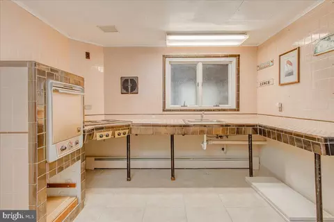 Bath - 1652 Cliff Dr, Edgewater, MD 21037 photo 5 of 6