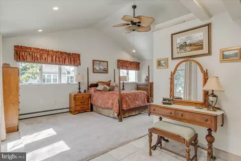 Bedroom - 1652 Cliff Dr, Edgewater, MD 21037 photo 1 of 4
