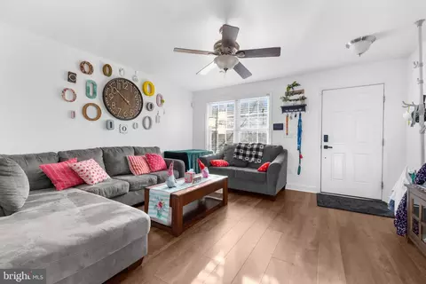Living - 602 219th St, Pasadena, MD 21122 photo 3 of 4