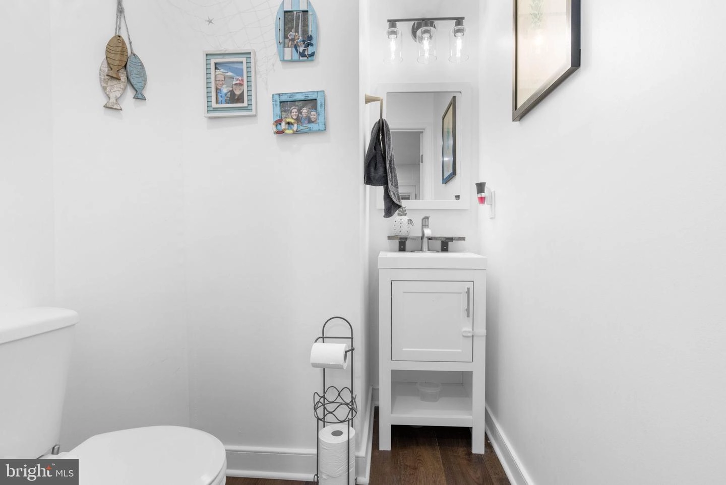 Bath - 602 219th St, Pasadena, MD 21122 photo 1 of 6
