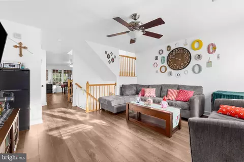 Living - 602 219th St, Pasadena, MD 21122 photo 1 of 4