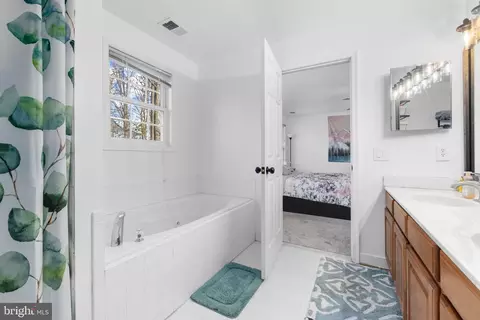 Bath - 602 219th St, Pasadena, MD 21122 photo 5 of 6