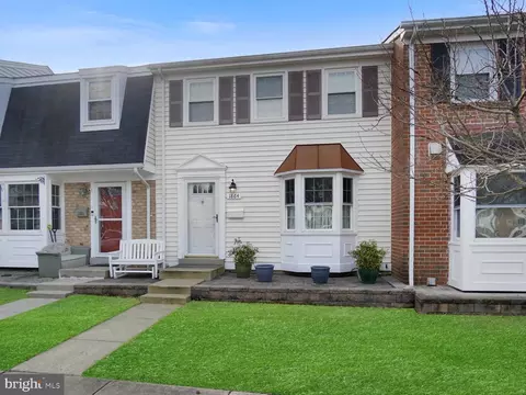 1864 Sharwood Pl, Crofton, MD 21114
