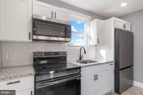 Kitchen - 4104 3rd St, Brooklyn, MD 21225 photo 2 of 4