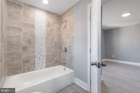 Bath - 4104 3rd St, Brooklyn, MD 21225 photo 2 of 4