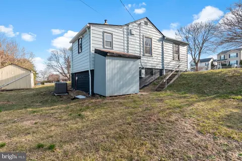 Exterior - 4104 3rd St, Brooklyn, MD 21225 photo 6 of 8
