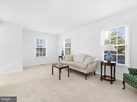Living - 826 Seal Harbour, Pasadena, MD 21122 photo 2 of 3