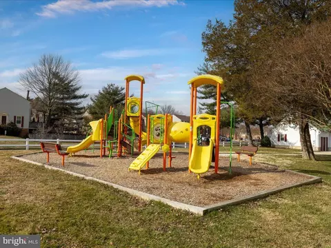 View/Area - 826 Seal Harbour, Pasadena, MD 21122 photo 2 of 13