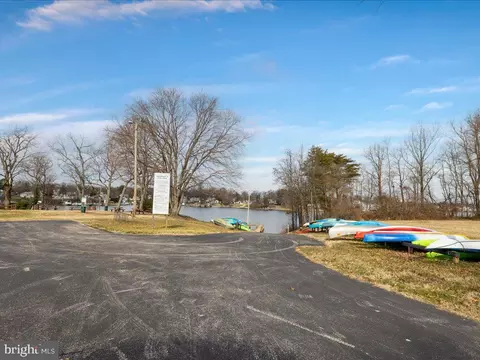View/Area - 826 Seal Harbour, Pasadena, MD 21122 photo 3 of 13