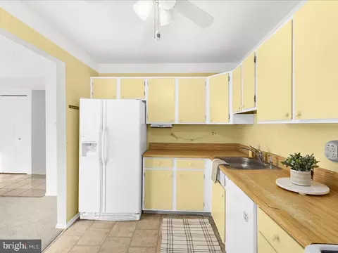 Kitchen - 826 Seal Harbour, Pasadena, MD 21122 photo 1 of 3