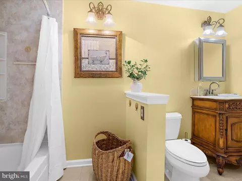 Bath - 826 Seal Harbour, Pasadena, MD 21122 photo 2 of 3
