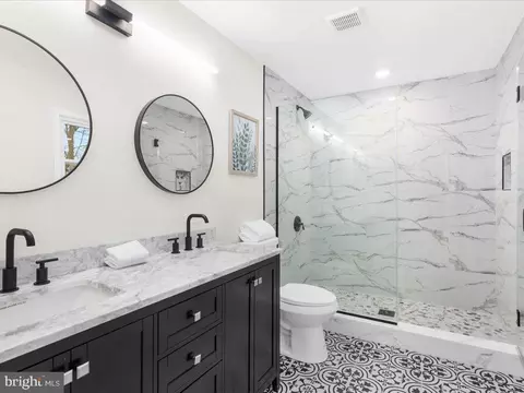 Bath - 4108 Cove Ct, Edgewater, MD 21037 photo 1 of 3
