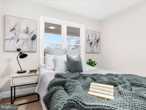 Bedroom - 4108 Cove Ct, Edgewater, MD 21037 photo 6 of 12