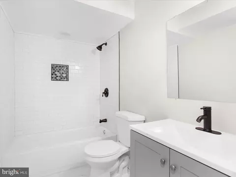 Bath - 4108 Cove Ct, Edgewater, MD 21037 photo 3 of 3