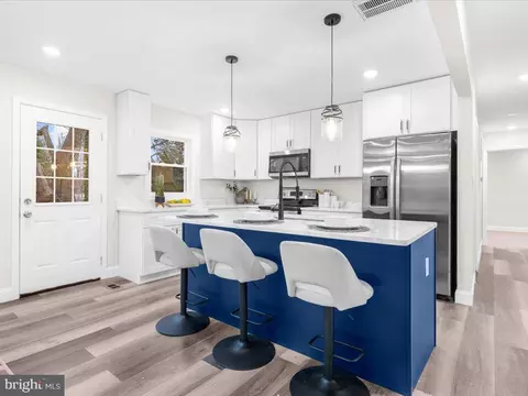 Kitchen - 4108 Cove Ct, Edgewater, MD 21037 photo 2 of 5