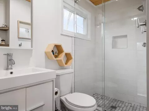 Bath - 397 Dutch Ship Rd, Pasadena, MD 21122 photo 1 of 3