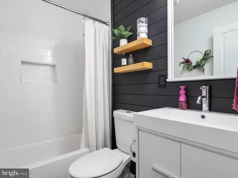 Bath - 397 Dutch Ship Rd, Pasadena, MD 21122 photo 2 of 3