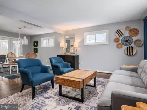 Living - 397 Dutch Ship Rd, Pasadena, MD 21122 photo 2 of 7