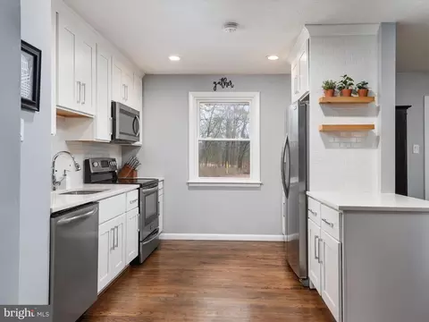 Kitchen - 397 Dutch Ship Rd, Pasadena, MD 21122 photo 1 of 3
