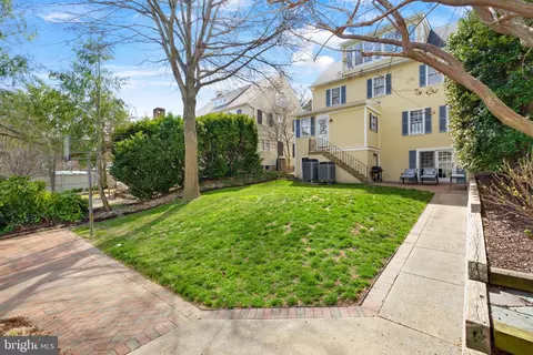 Exterior - 6 Acton Pl, Annapolis, MD 21401 photo 6 of 10