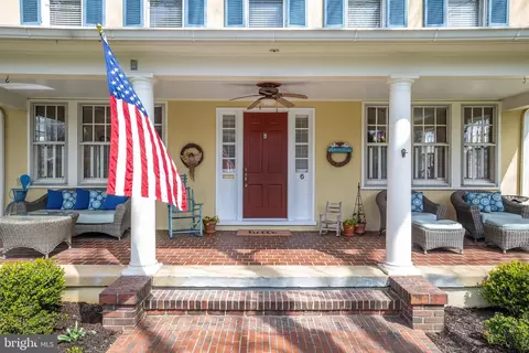 Exterior - 6 Acton Pl, Annapolis, MD 21401 photo 2 of 10