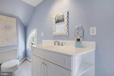 Bath - 6 Acton Pl, Annapolis, MD 21401 photo 4 of 4