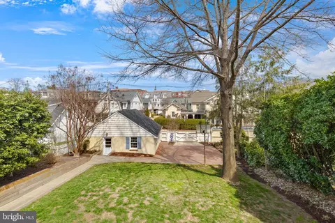 Exterior - 6 Acton Pl, Annapolis, MD 21401 photo 4 of 10