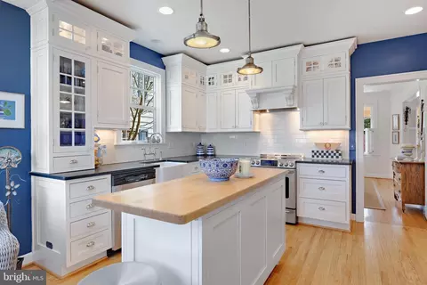 Kitchen - 6 Acton Pl, Annapolis, MD 21401 photo 2 of 5