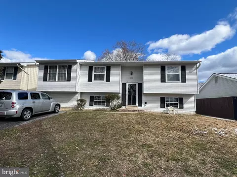 7911 Kings Bench Pl, Pasadena, MD 21122
