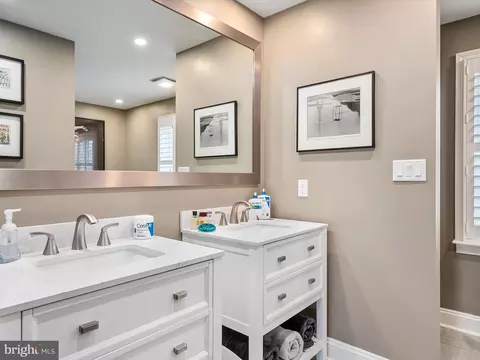 Bath - 653 Genessee St, Annapolis, MD 21401 photo 2 of 5