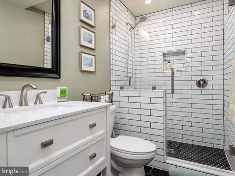 Bath - 653 Genessee St, Annapolis, MD 21401 photo 5 of 5