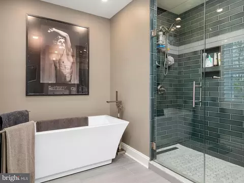 Bath - 653 Genessee St, Annapolis, MD 21401 photo 3 of 5