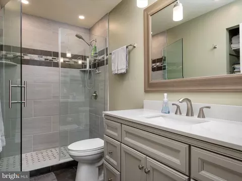 Bath - 653 Genessee St, Annapolis, MD 21401 photo 4 of 5