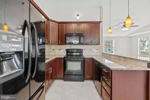 Kitchen - 815 202nd St, Pasadena, MD 21122 photo 4 of 5