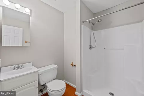 Bath - 815 202nd St, Pasadena, MD 21122 photo 3 of 3