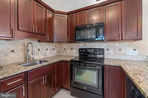 Kitchen - 815 202nd St, Pasadena, MD 21122 photo 5 of 5