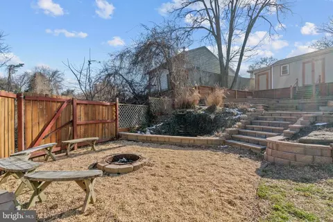Exterior - 815 202nd St, Pasadena, MD 21122 photo 6 of 8
